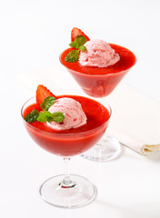 Ice cream with strawberry coulis