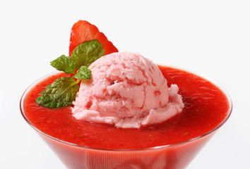 Ice cream with strawberry puree