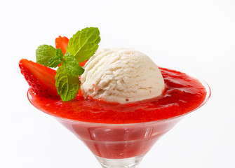 Ice cream with strawberry puree