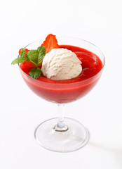 Ice cream with strawberry puree