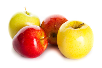 Fototapeta na wymiar fresh colorful apples isolated on white background