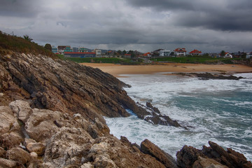 Fototapeta na wymiar coast with waves breaking on a stormy day