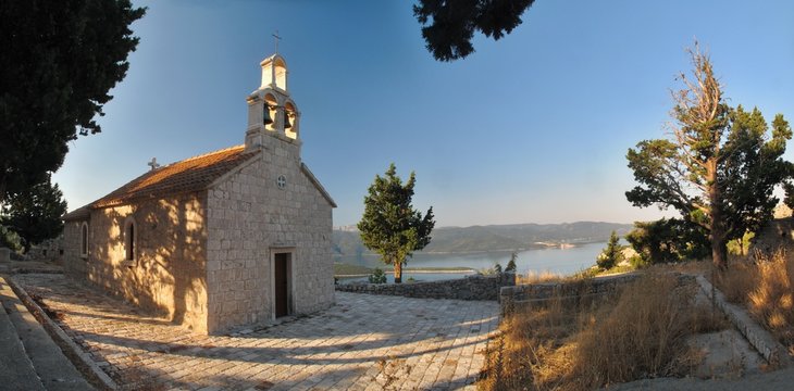 small chapel in the place of Smrdan Grad above village Klek