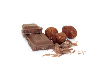 Tafel schokolade mit Haselnuss  isoliert