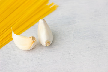 Knoblauchzehen mit Nudeln - Spaghetti aglio olio