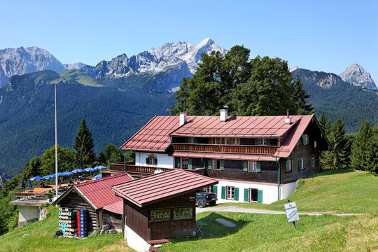 Gasthof auf der Eckbauer Alm in den Alpen