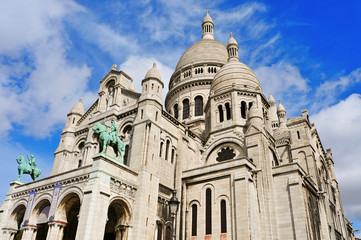 Fototapeta na wymiar Bazylika Sacré-Coeur w Paryżu, Francja