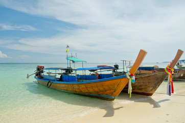 Naklejka na ściany i meble Beautiful image Longtail boat on the sea tropical beach. Andaman
