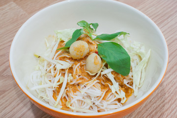Thai rice vermicelli with curry