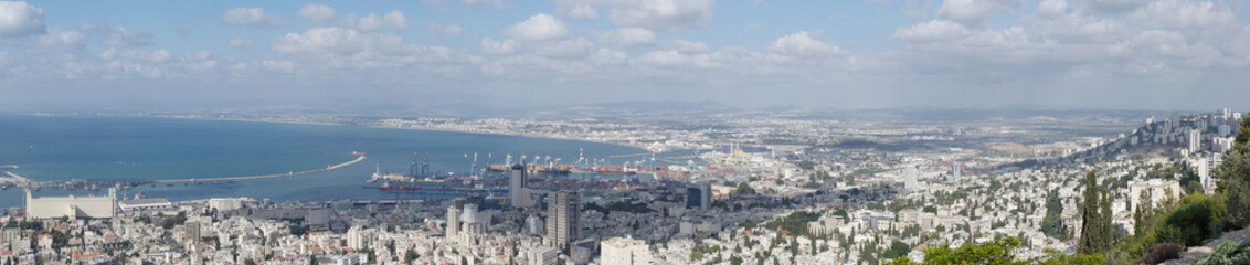 Fototapeta na wymiar Haifa, view of the center of the city