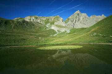 Fototapeta na wymiar lac alpin - savoie