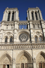 notre dame de face