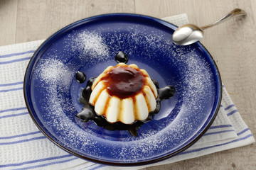 Panna cotta con caramello