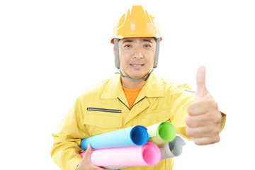 ガッツポーズの作業員