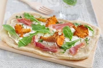 Eierschwammerl Flammkuchen