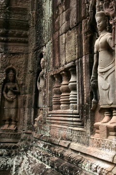 The sculptures in angkor wat of cambodia