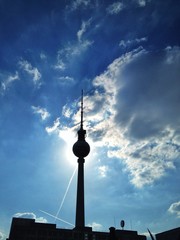 Berliner Fernsehturm vor Wolken © Robert Kneschke