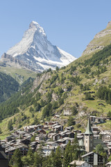 Zermatt, Bergdorf und Kirche, vor dem Matterhorn, Schweiz