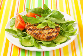 Grilled patty with rocket and cucumber salad
