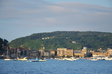 Fototapeta na wymiar yachts on the water background of houses in San Sebastian