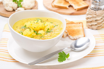 cauliflower soup with curry