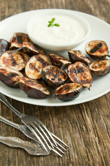 Grilled eggplants with sauce