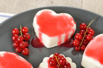 Panna cotta alla crema di ribes
