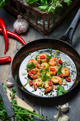 Preparation for cooking shrimps with herbs