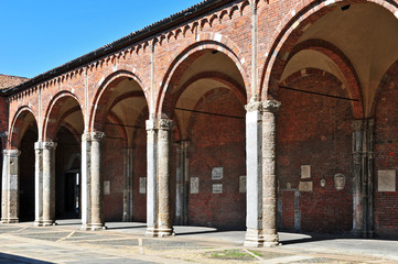 Fototapeta na wymiar Milan, Bazylika Sant'Ambrogio