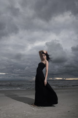Fototapeta premium Model posing on ocean coast during sunset