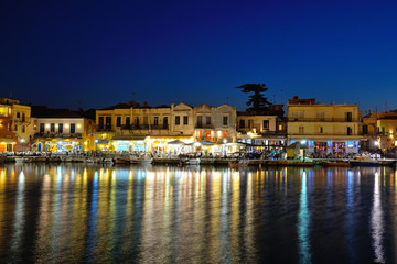 Obraz premium Old Venetian harbour in the evening in city of Rethymno, Crete