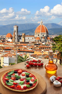 Fototapeta Florence with Cathedral and Italian pizza in Tuscany, Italy