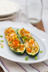 Gefüllte Zucchini