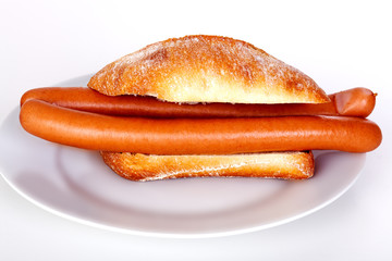 Bun with wieners on the plate