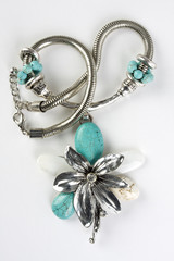 Halskette Modeschmuck Blüte türkis