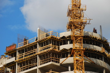 Blok w budowie © kyakom