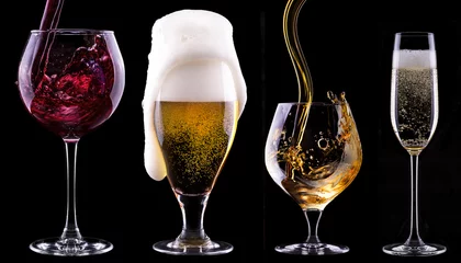 Rolgordijnen alcohol drankjes set geïsoleerd op een zwarte © boule1301