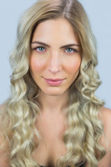 Naklejka premium Relaxed gorgeous blond model posing