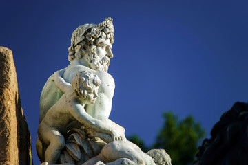 Obraz premium Elegant sculpture composition in Madrid