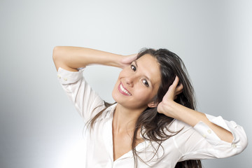 Naklejka premium portrait of attractive brunette woman