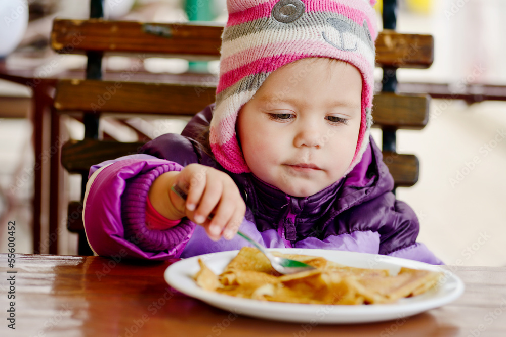 Wall mural girl eating in   cafe