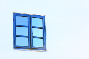 Obraz premium blue old window on white wall architecture detail