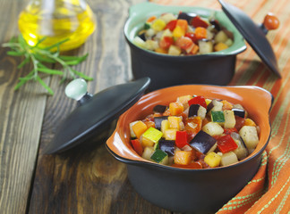 Steamed vegetables in pots portioned