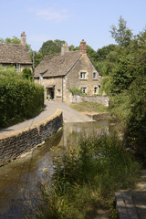 Fototapeta na wymiar Ford przez rzekę w Lacock. Wiltshire. Anglia