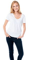 Obraz premium Beautiful relaxed casual young woman