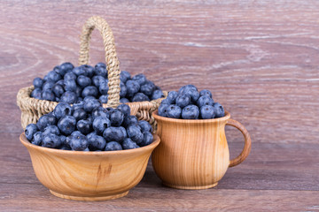 blueberries in wooden bowl