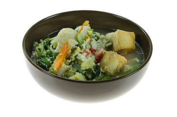 soup with pork, egg and mix vegetable in  bowl 