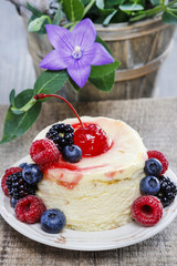 Round cake with fresh fruits