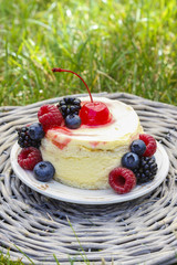 Round cake with fresh fruits