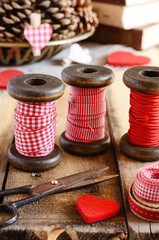Decoration with wooden spools and red ribbons - 55650405